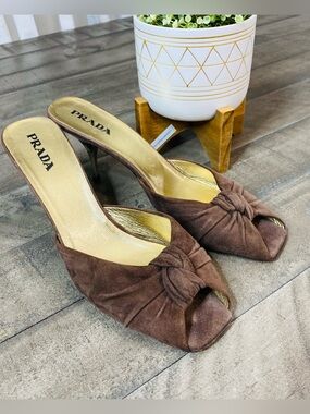 Prada Vintage Brown Suede Knotted Peep Toe Mule Heels Gold Insole Size 10 (41)